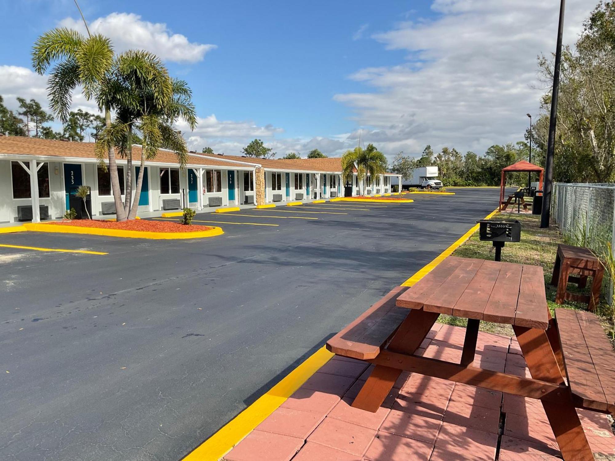 Knights Inn Punta Gorda Exteriör bild
